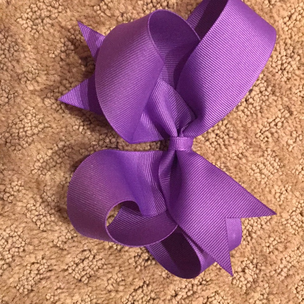 Three medium size bows.